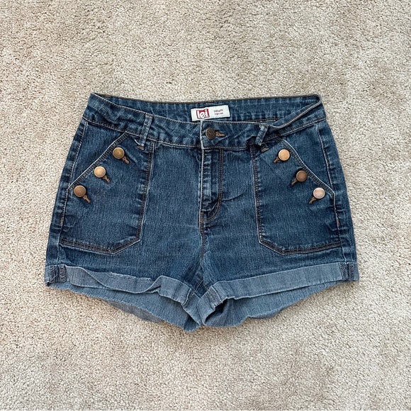 lei Pants - Lei Vintage Tatum High Rise Shorts With Buttoned Pockets